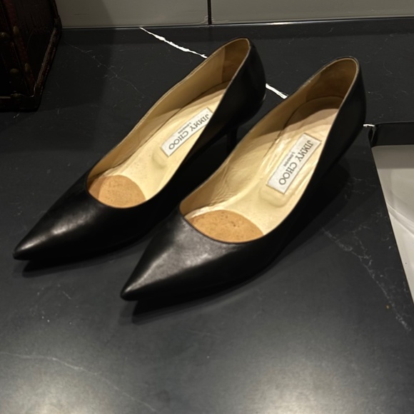Jimmy Choo ladies size 371/2 pointed toe pumps very stylish - Picture 2 of 4